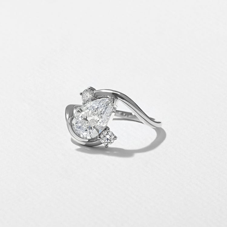 Gemma Pear in 18k White Gold – view 2
