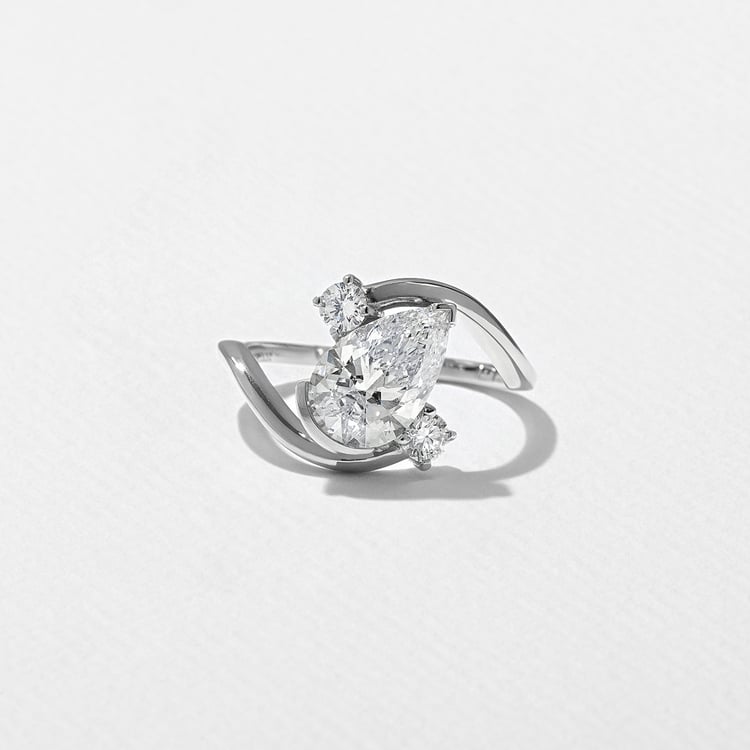 Gemma Pear in 18k White Gold