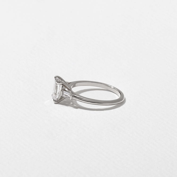Eve Emerald-Cut in 18k White Gold – view 3