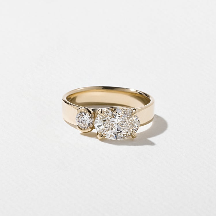 Henri Oval in 18k Yellow Gold