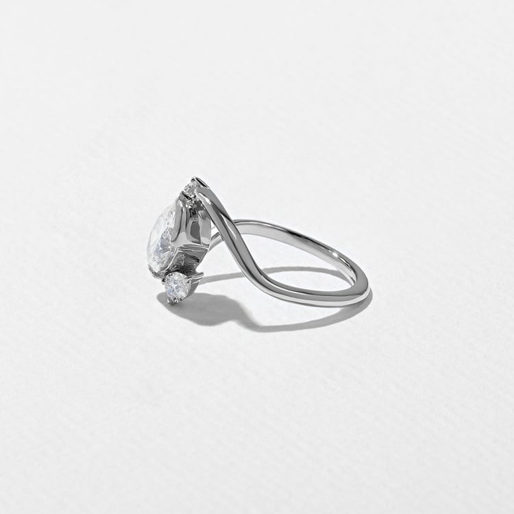Gemma Oval in Platinum – view 3