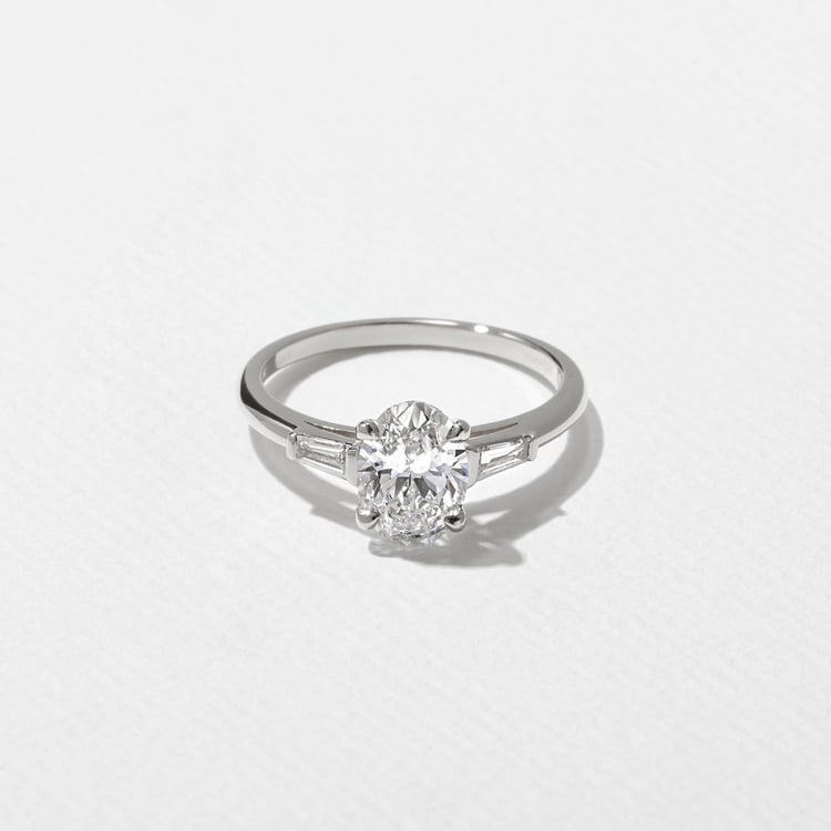 Eve Oval in 14k White Gold