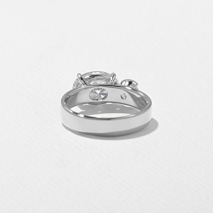 Henri Grand Oval in 18k White Gold – view 4