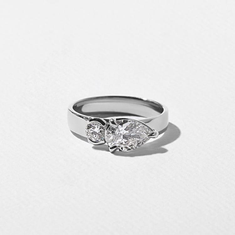 Henri Pear in 14k White Gold