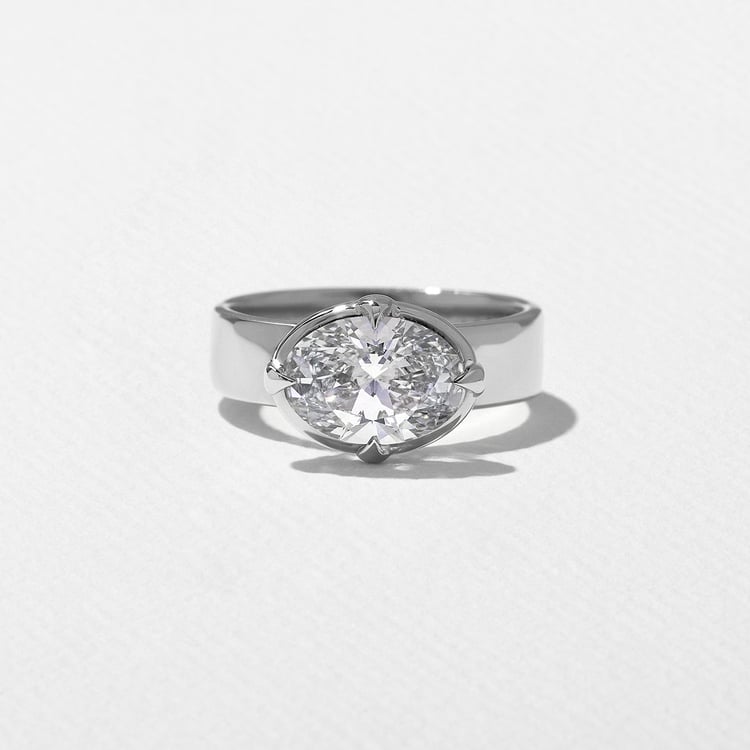 Reid Oval in 18k White Gold