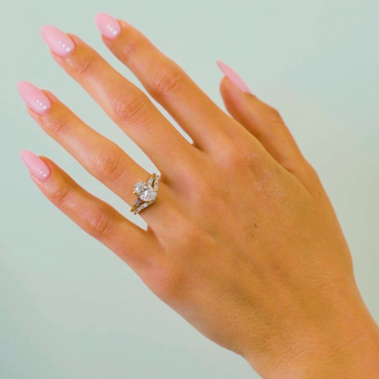 Trey Oval in 14k Yellow Gold – video thumbnail