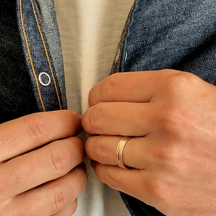 Theo in 14k Yellow Gold – video thumbnail