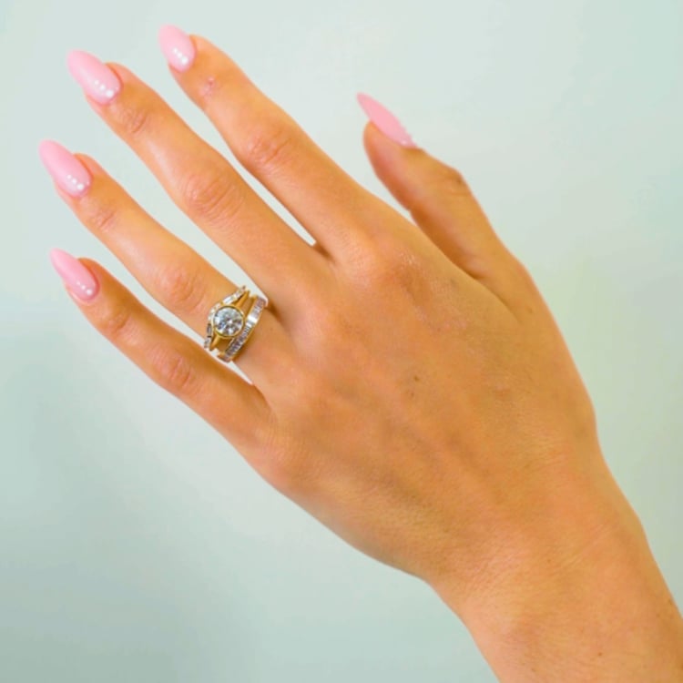 Bailey Round Solitaire video preview