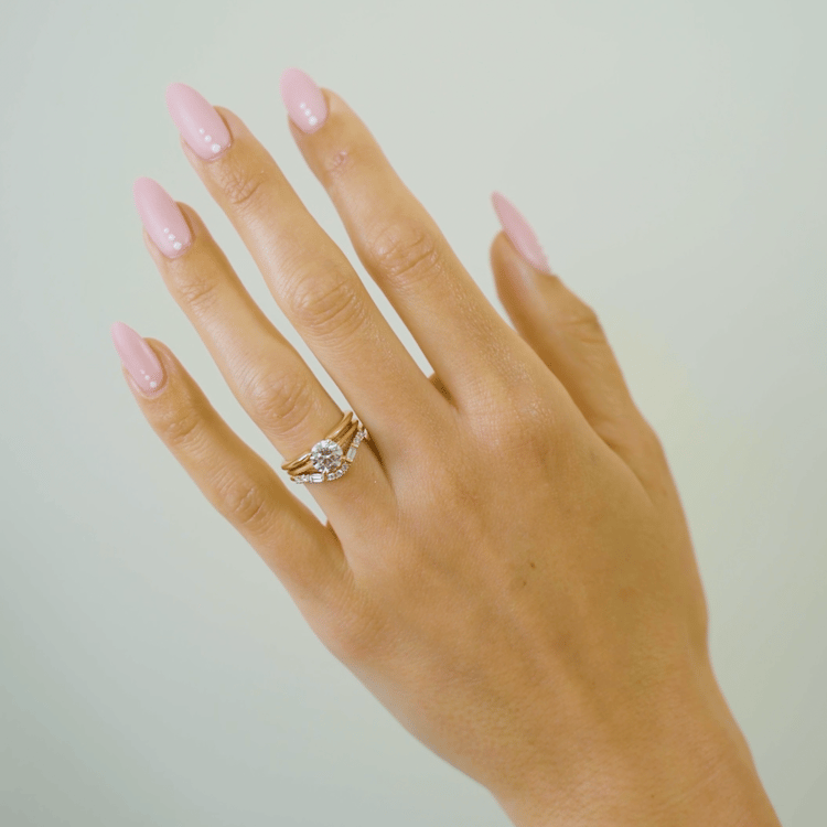 Iris Round Solitaire video preview