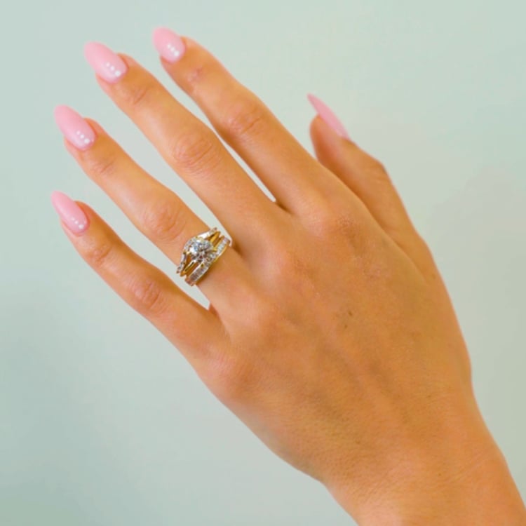 Grace Round Solitaire in 14k Yellow Gold – video thumbnail
