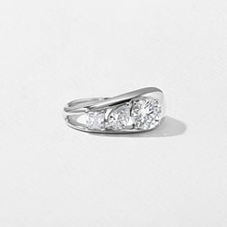Maeve Round in 18k White Gold thumbnail