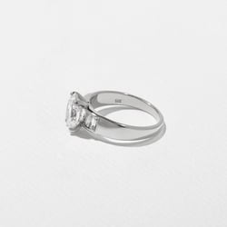 Nova Oval in 18k White Gold – view 3 thumbnail