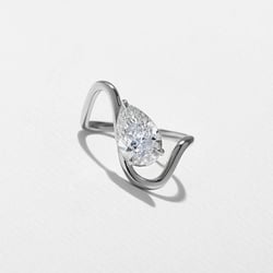 Stella Pear in 18k White Gold thumbnail
