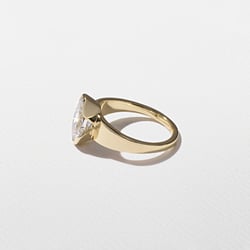 Lou Oval in 14k Yellow Gold – view 3 thumbnail