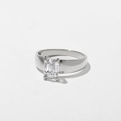 Nova Emerald-Cut in 18k White Gold – view 2 thumbnail