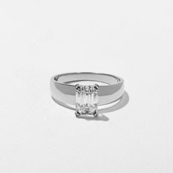 Nova Emerald-Cut in 18k White Gold thumbnail