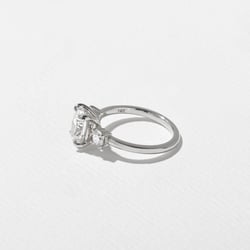 Trey Oval in 14k White Gold – view 3 thumbnail
