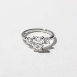 Trey Oval in 14k White Gold thumbnail