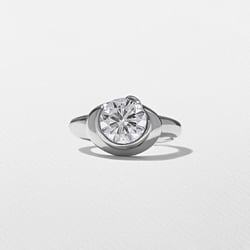Gaia Round in 18k White Gold thumbnail