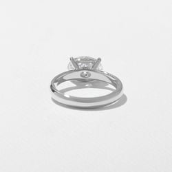 James Oval in Platinum – view 4 thumbnail
