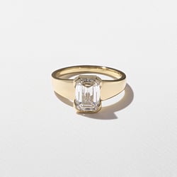 Lou Emerald-Cut in 18k Yellow Gold thumbnail