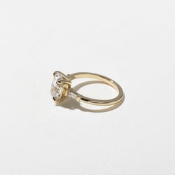 Trey Oval in 14k Yellow Gold – view 3 thumbnail