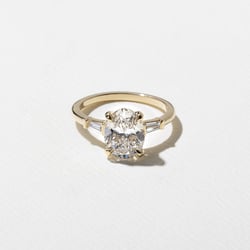 Trey Oval in 14k Yellow Gold thumbnail