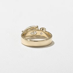 Henri Grand Pear in 18k Yellow Gold – view 4 thumbnail