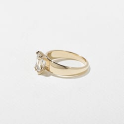 Nova Emerald-Cut in 18k Yellow Gold – view 3 thumbnail