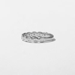 Pebble in 18k White Gold – view 2 thumbnail