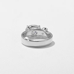 Henri Grand Oval in Platinum – view 4 thumbnail
