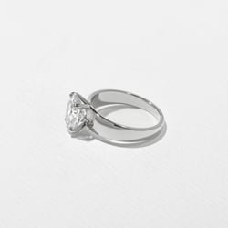 Nova Oval in 18k White Gold – view 3 thumbnail