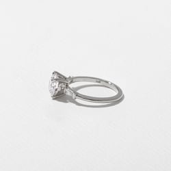 Trey Round  in 18k White Gold – view 3 thumbnail