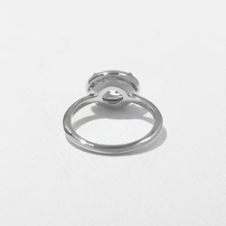 August Oval in Platinum – view 4 thumbnail