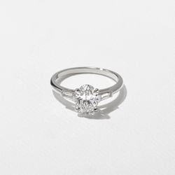 Eve Oval in 18k White Gold thumbnail
