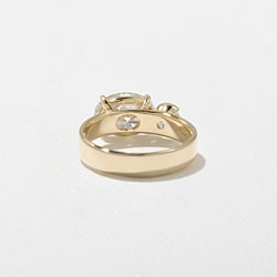 Henri Grand Oval in 14k Yellow Gold – view 4 thumbnail