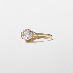 Gaia Pear in 18k Yellow Gold – view 2 thumbnail