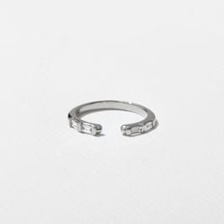 Willow in 18k White Gold thumbnail