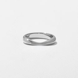 Moon in 18k White Gold thumbnail