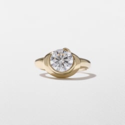 Gaia Round in 18k Yellow Gold thumbnail