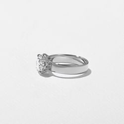 Henri Grand Oval in 18k White Gold – view 3 thumbnail
