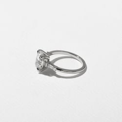 Trey Oval in 14k White Gold – view 3 thumbnail