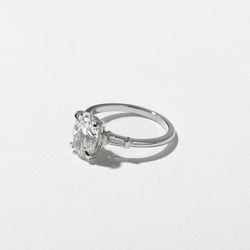 Trey Oval in 14k White Gold – view 2 thumbnail