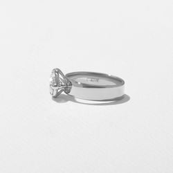 Reid Oval in 18k White Gold – view 3 thumbnail
