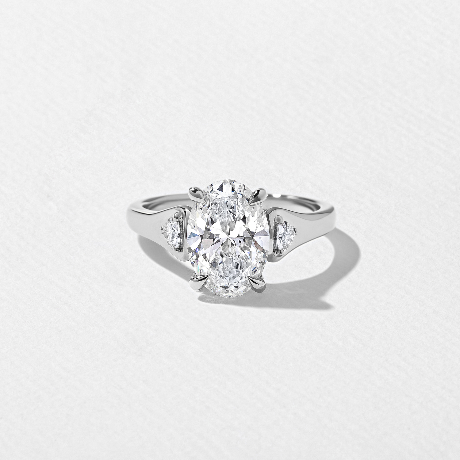 Cleo Oval in Platinum