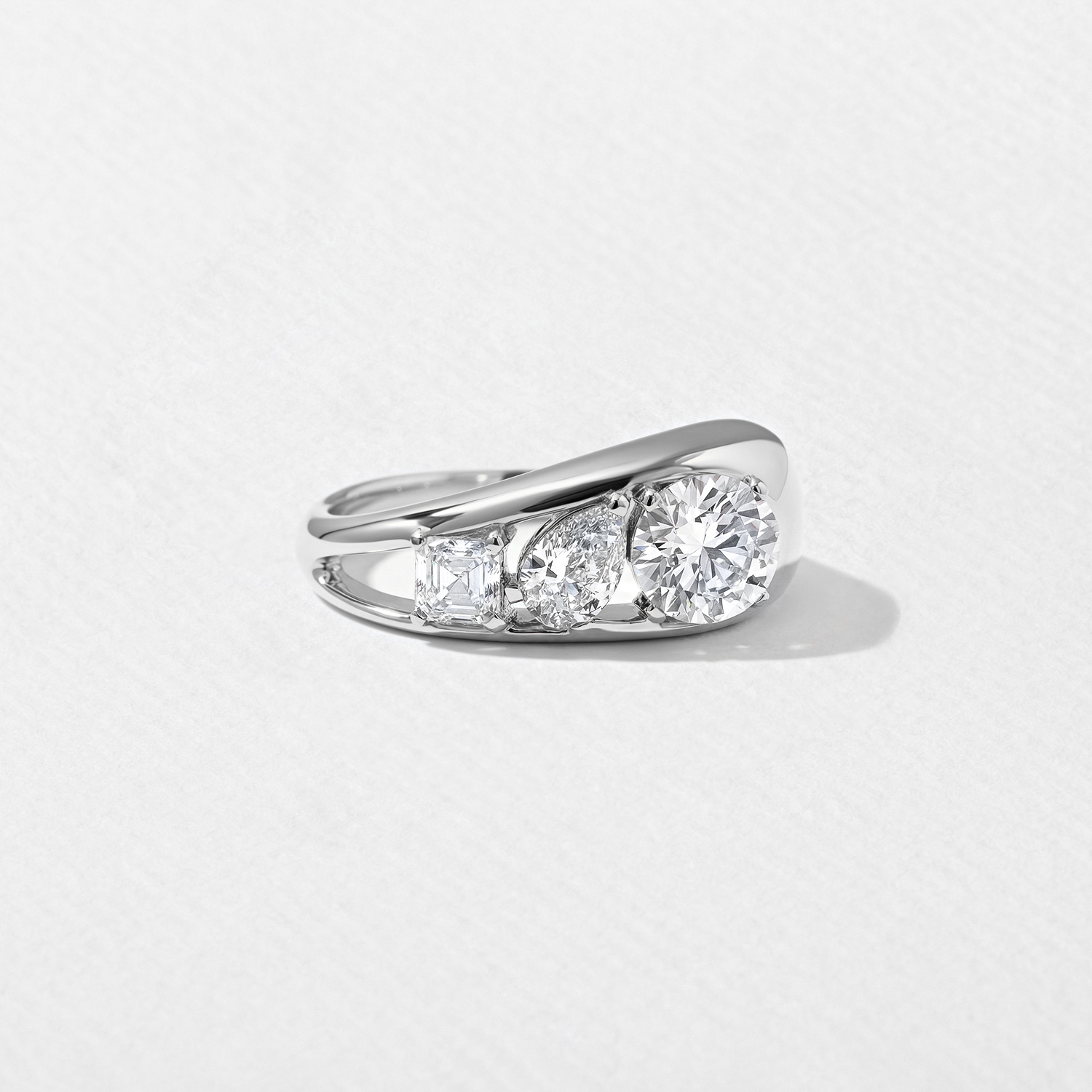 Maeve Round in 18k White Gold