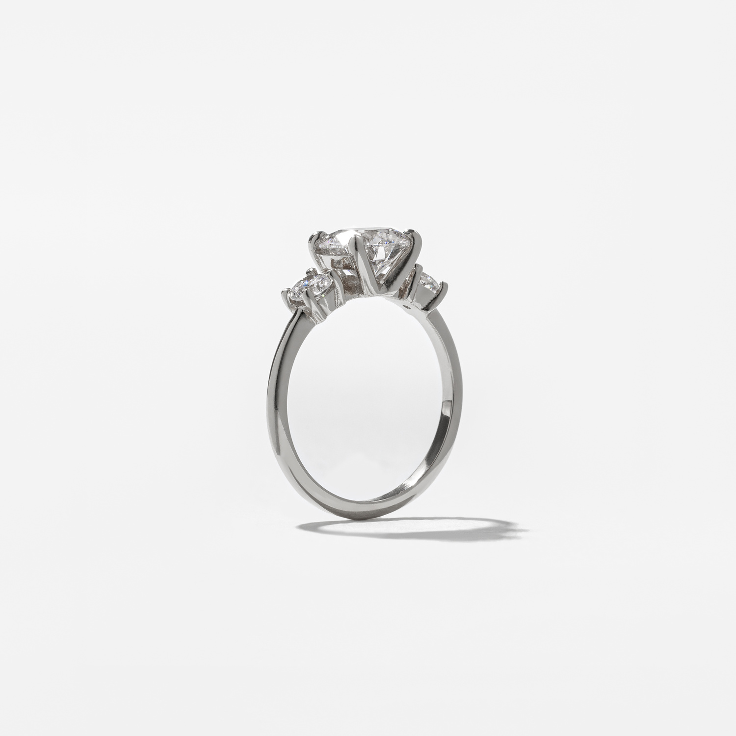 Trey Oval in Platinum – view 5