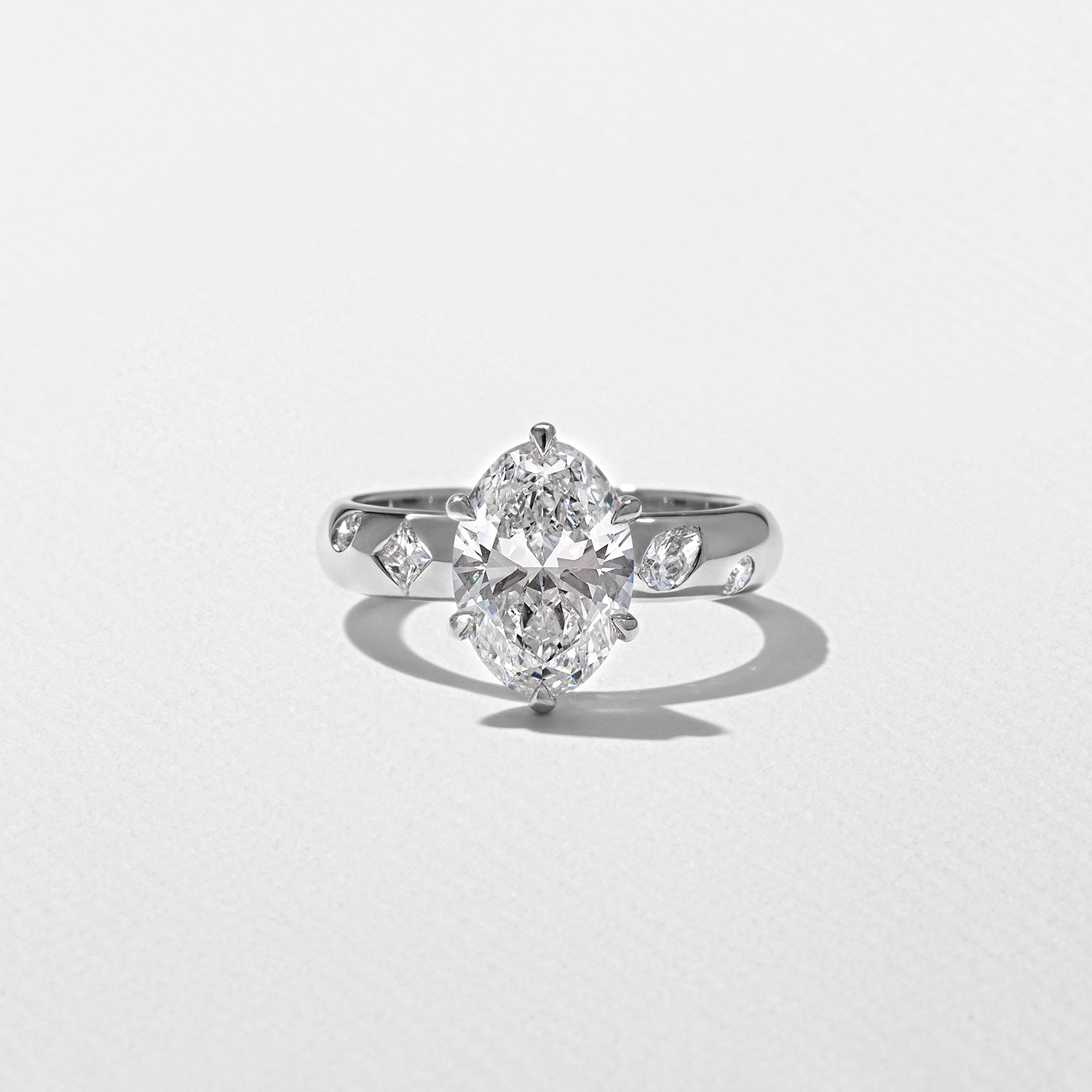 Skylar Oval in Platinum