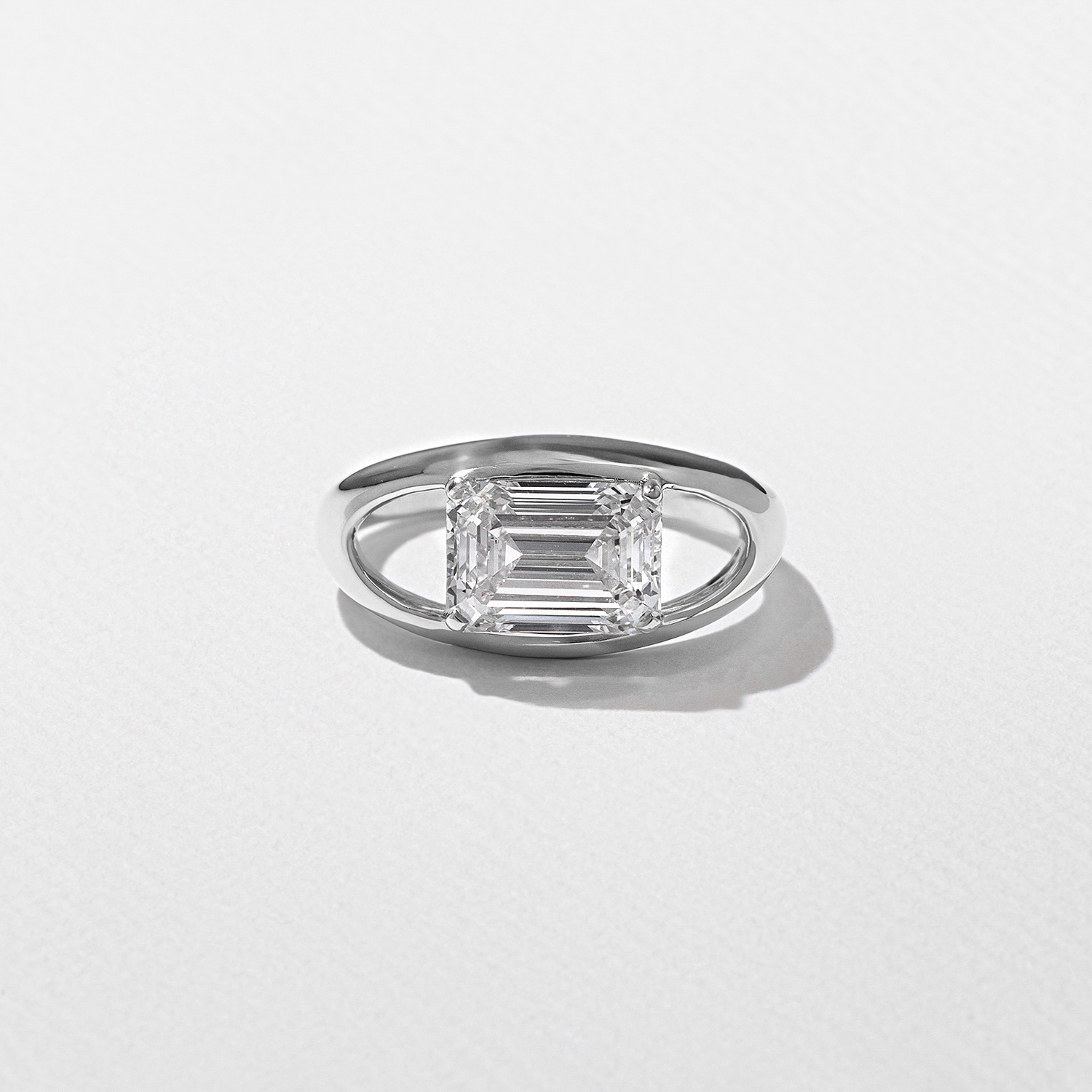 Monroe Emerald-cut in 18k White Gold