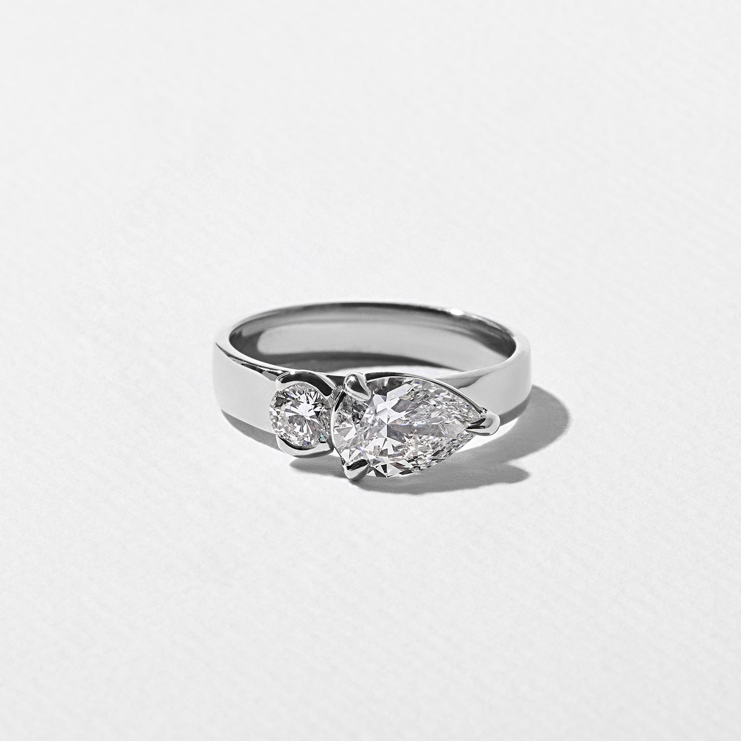 Henri Pear in 18k White Gold